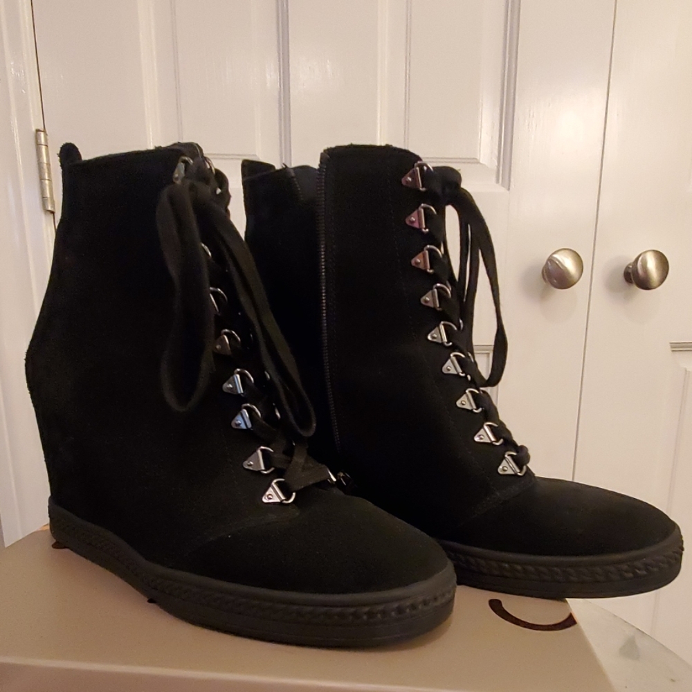 Fergie black wedge shooties